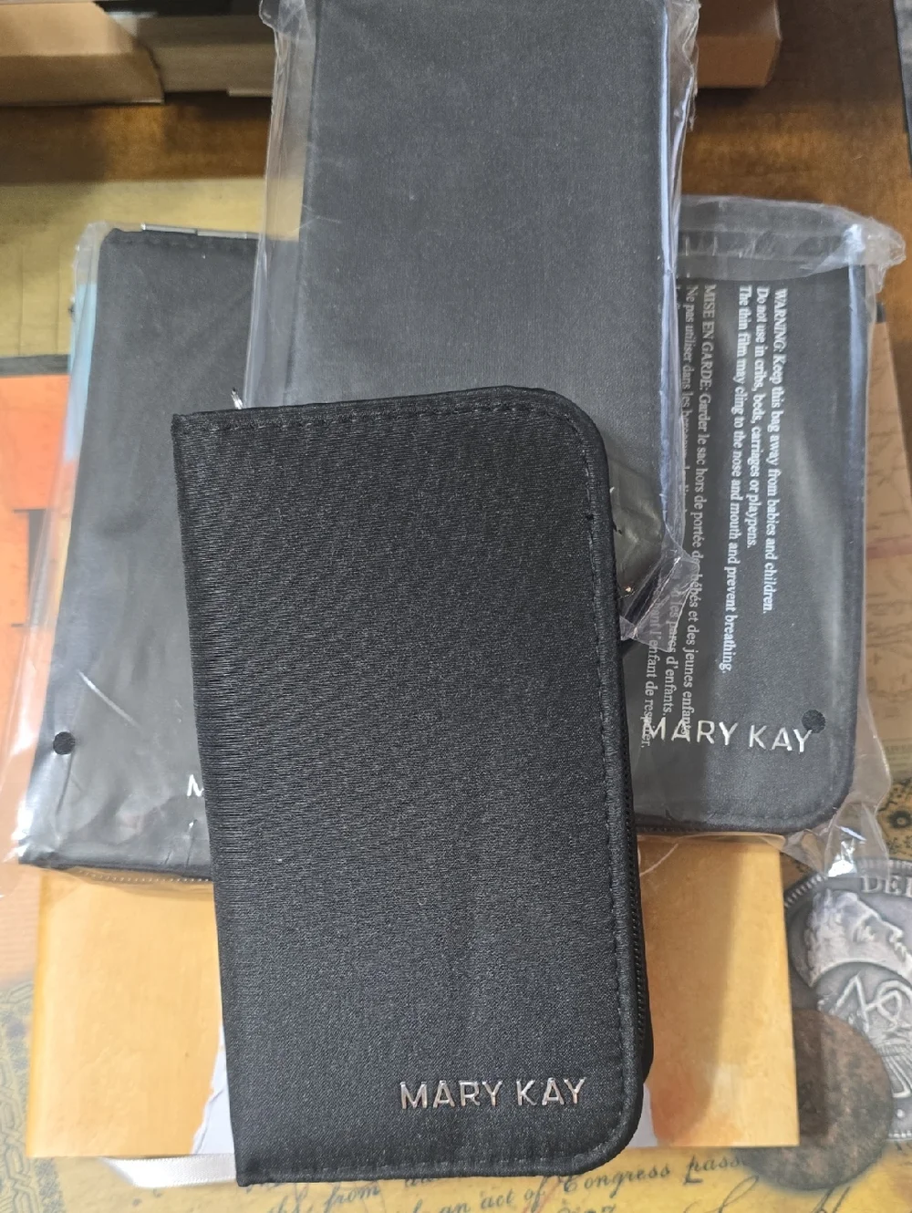 BRAND NEW!!Mary Kay Black Zip-Around Lipstick Wallet - Picture 1 of 7